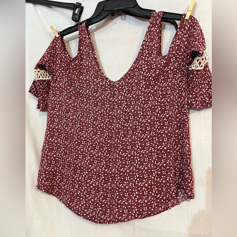 MOSSIMO COLD SHOULDER TOP EUC - Picture 4 of 7